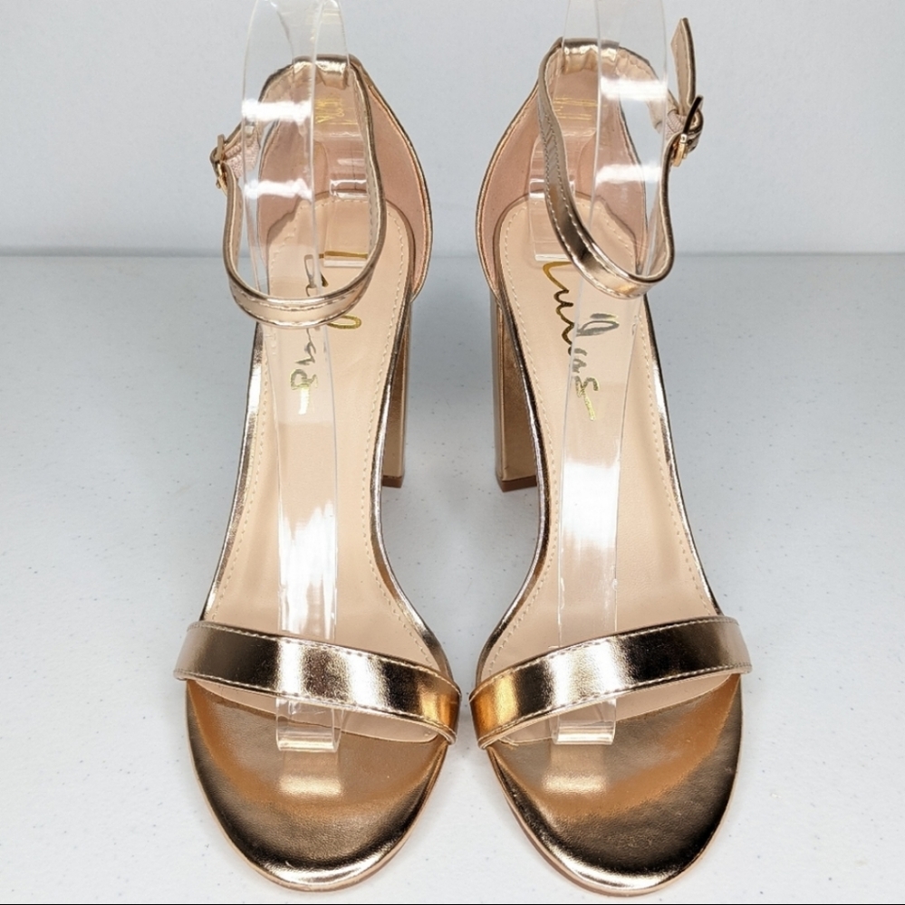 NWOT Lulu's rose gold strappy block heel 8